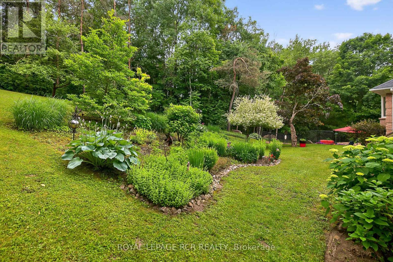 11 Foxfire Chase, Uxbridge, Ontario  L9P 0L1 - Photo 38 - N12398140