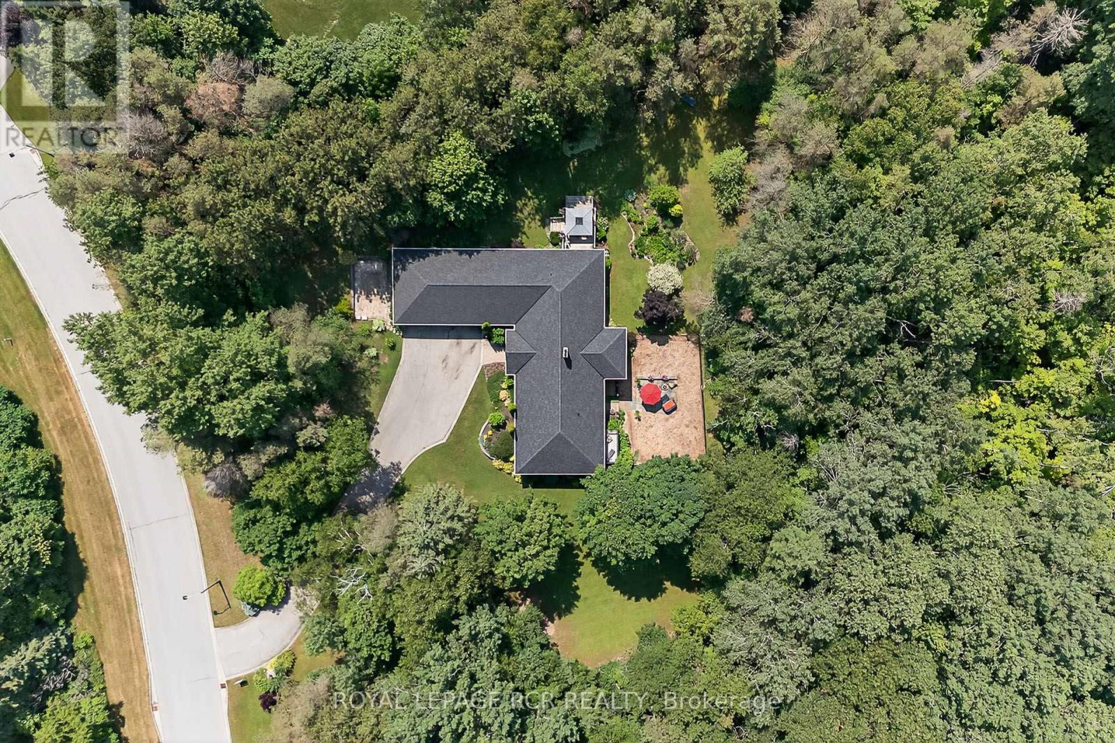 11 Foxfire Chase, Uxbridge, Ontario  L9P 0L1 - Photo 4 - N12398140
