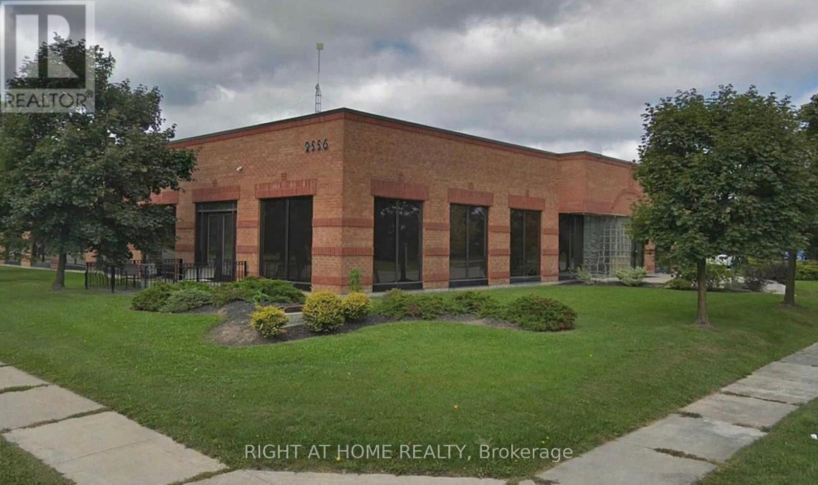 2556 Meadowpine Boulevard, Mississauga, Ontario  L5N 6P9 - Photo 2 - W12398158