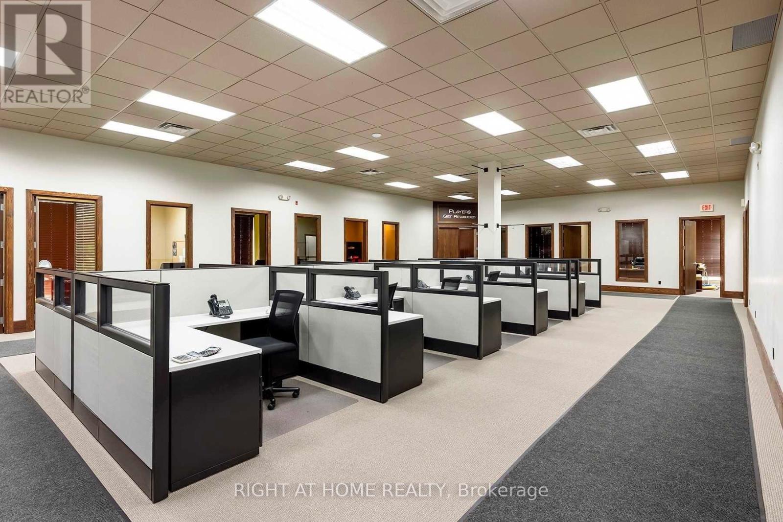 2556 Meadowpine Boulevard, Mississauga, Ontario L5N 6P9 - Photo 7 - W12398158