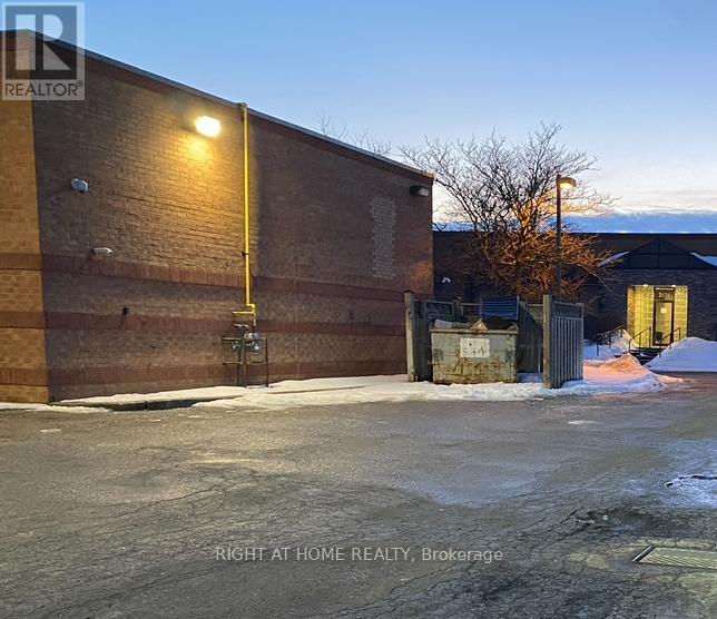 2556 Meadowpine Boulevard, Mississauga, Ontario L5N 6P9 - Photo 8 - W12398158