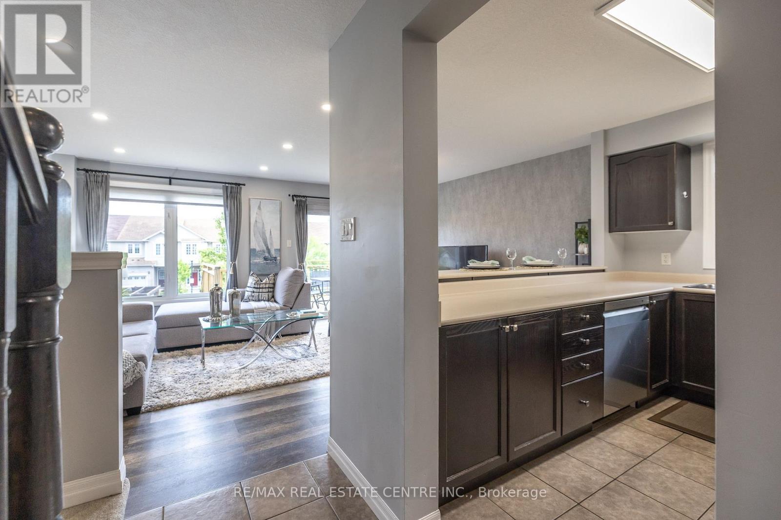 94 - 105 Pinnacle Drive, Kitchener, Ontario  N2P 1B8 - Photo 8 - X12398204