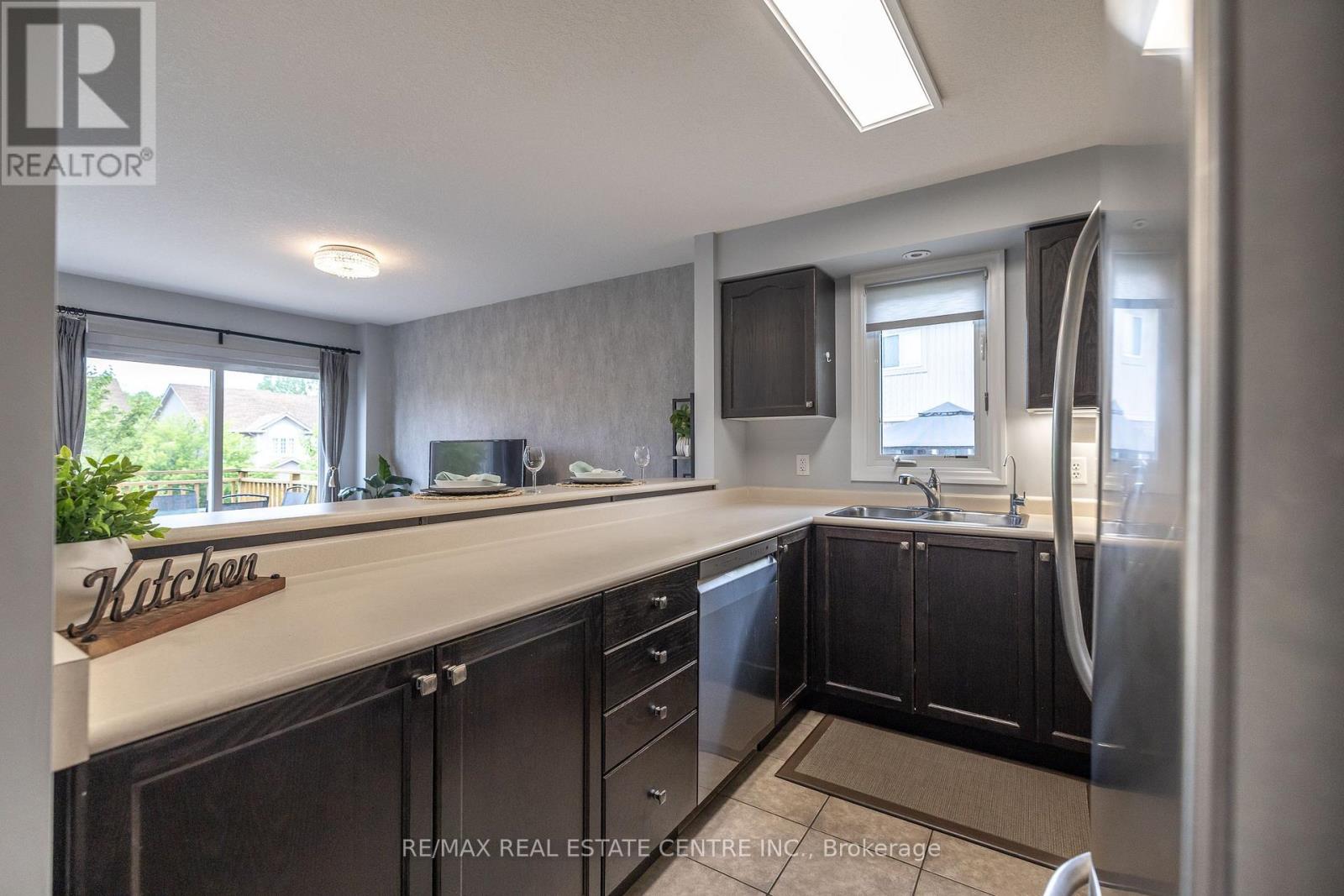 94 - 105 Pinnacle Drive, Kitchener, Ontario  N2P 1B8 - Photo 9 - X12398204