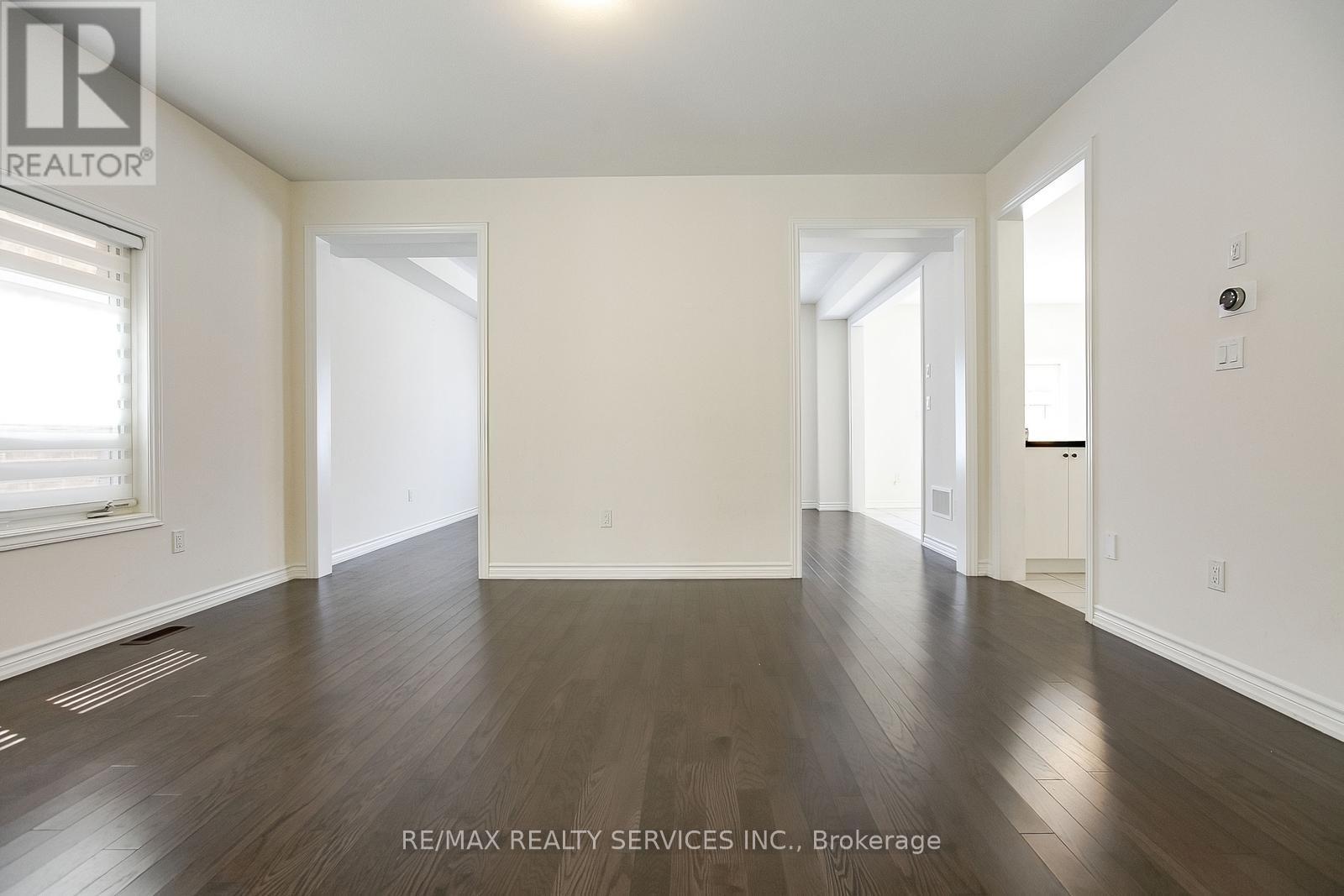 22 Valleo Street, Georgina, Ontario  L4P 0J9 - Photo 6 - N12382147