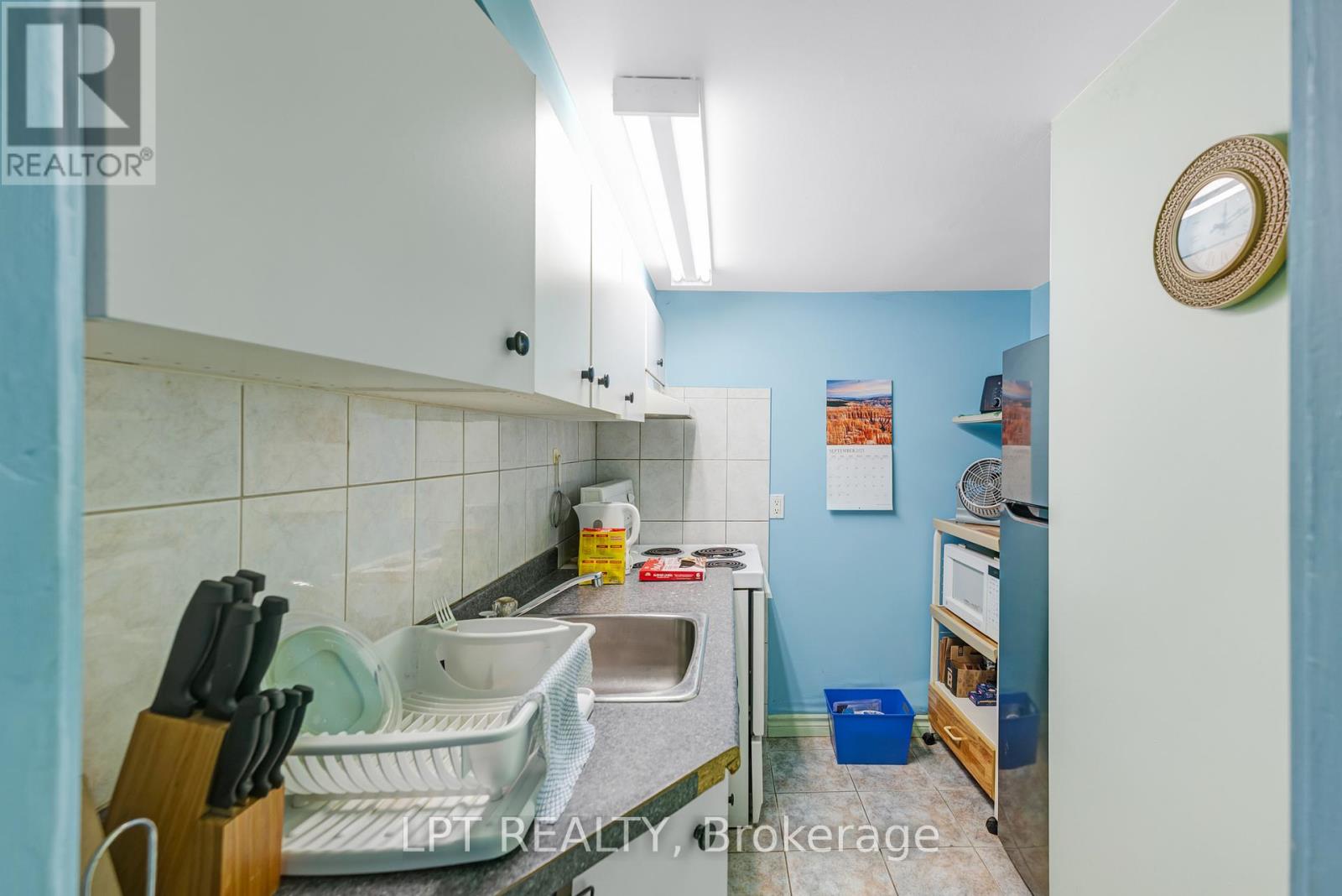 19 Marmaduke Street, Toronto, Ontario  M6R 1T1 - Photo 37 - W12396789