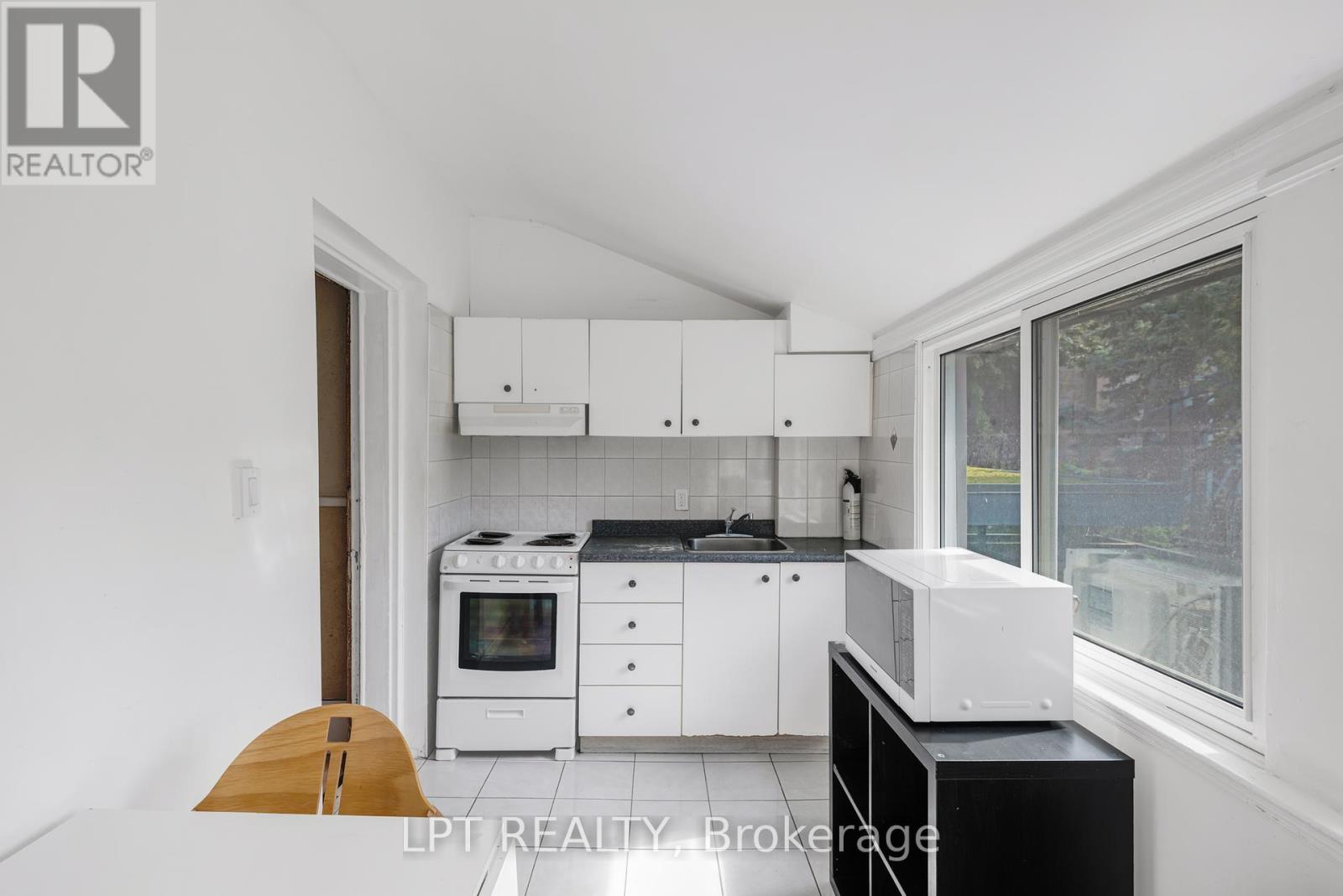 19 Marmaduke Street, Toronto, Ontario  M6R 1T1 - Photo 26 - W12396789