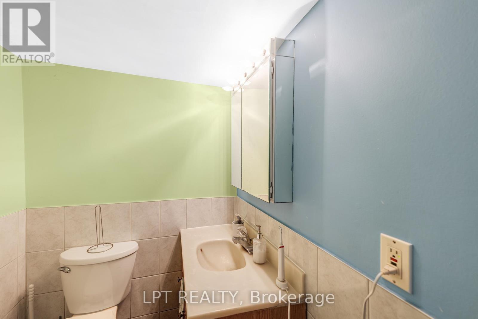 19 Marmaduke Street, Toronto, Ontario  M6R 1T1 - Photo 38 - W12396789