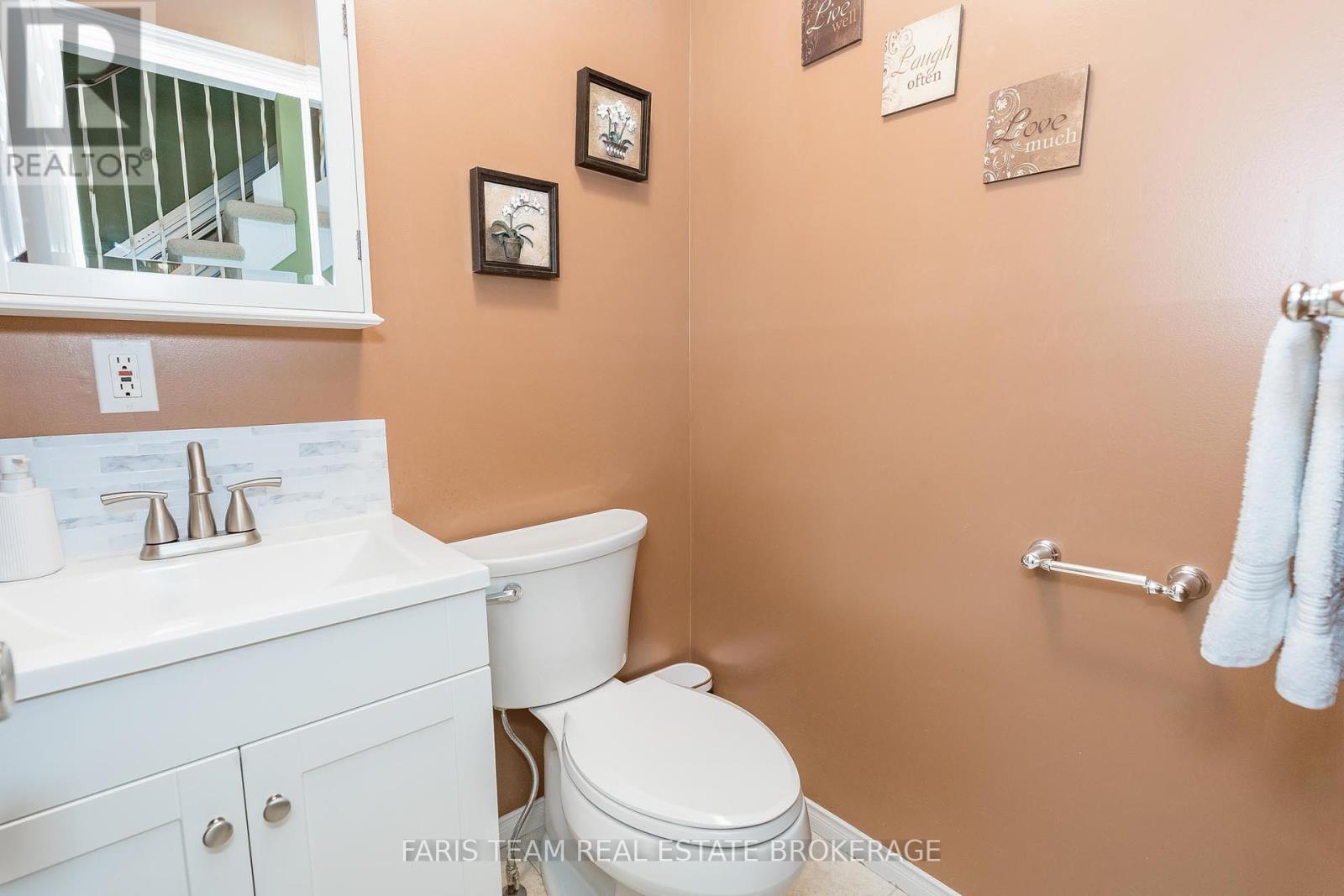 2275 Webb Street, Innisfil, Ontario  L9S 1K6 - Photo 13 - N12398268