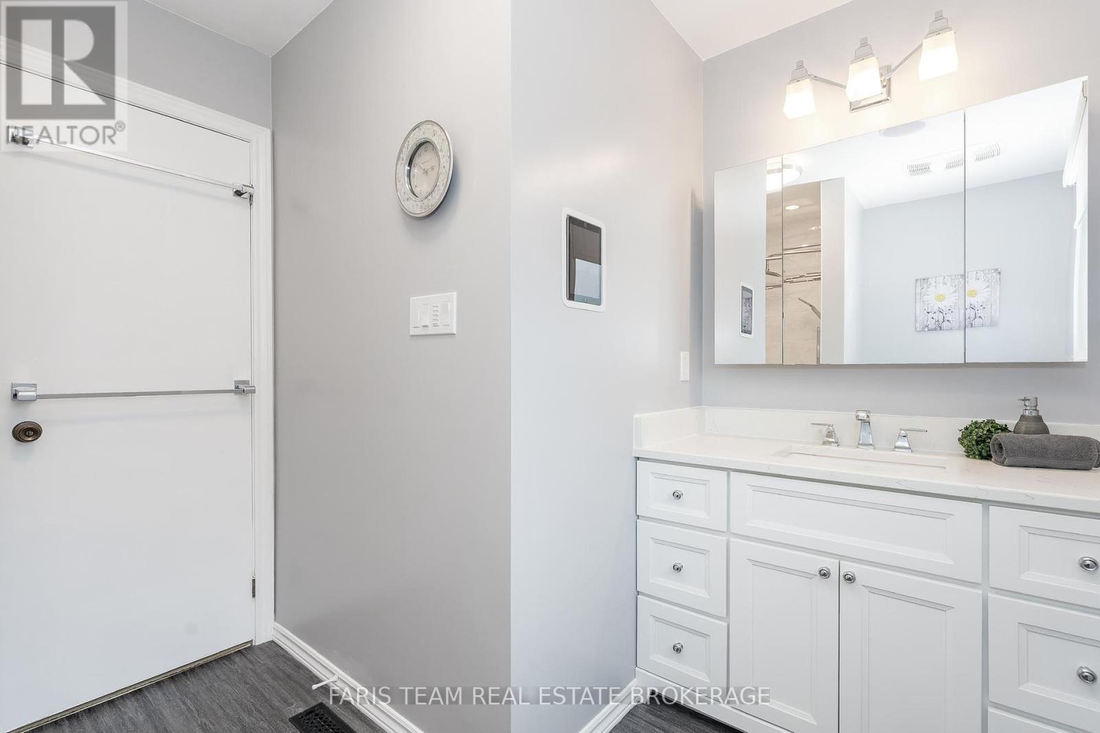 2275 Webb Street, Innisfil, Ontario  L9S 1K6 - Photo 17 - N12398268