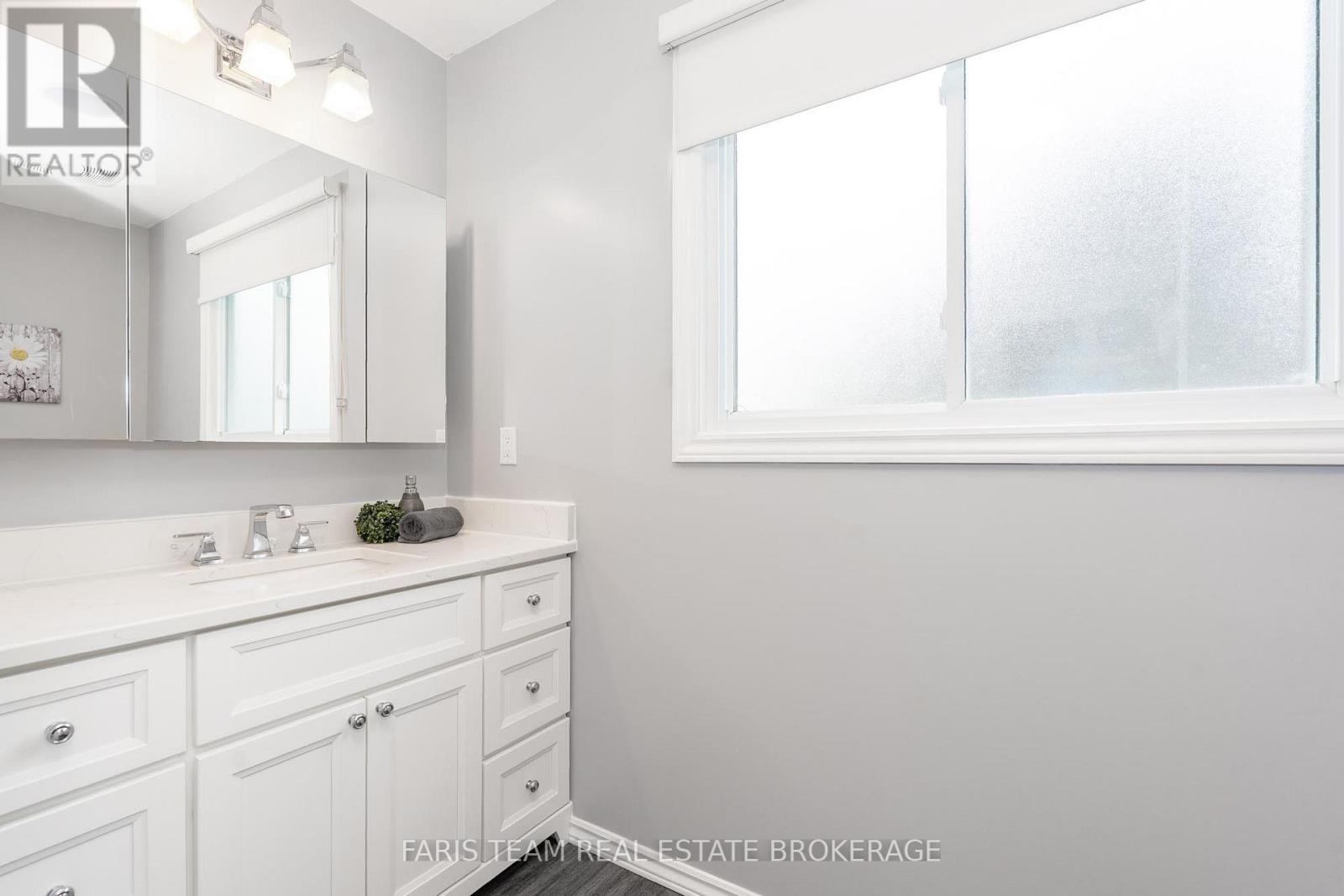 2275 Webb Street, Innisfil, Ontario  L9S 1K6 - Photo 18 - N12398268