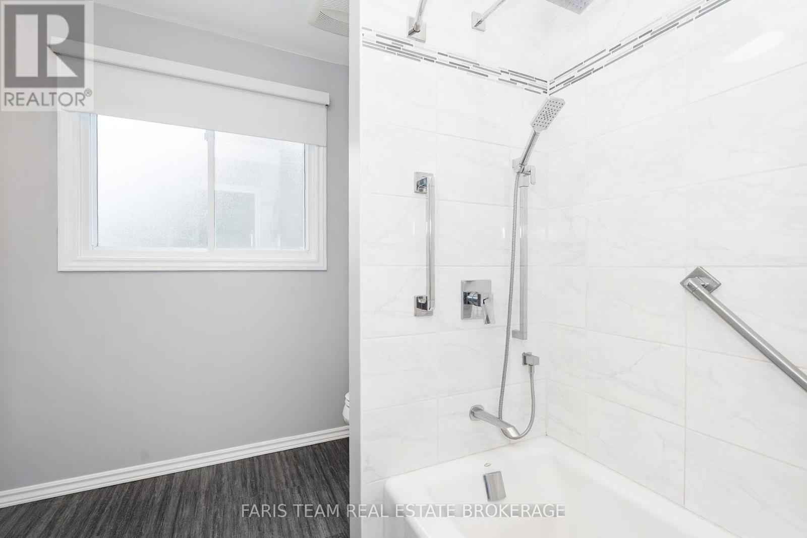 2275 Webb Street, Innisfil, Ontario  L9S 1K6 - Photo 19 - N12398268