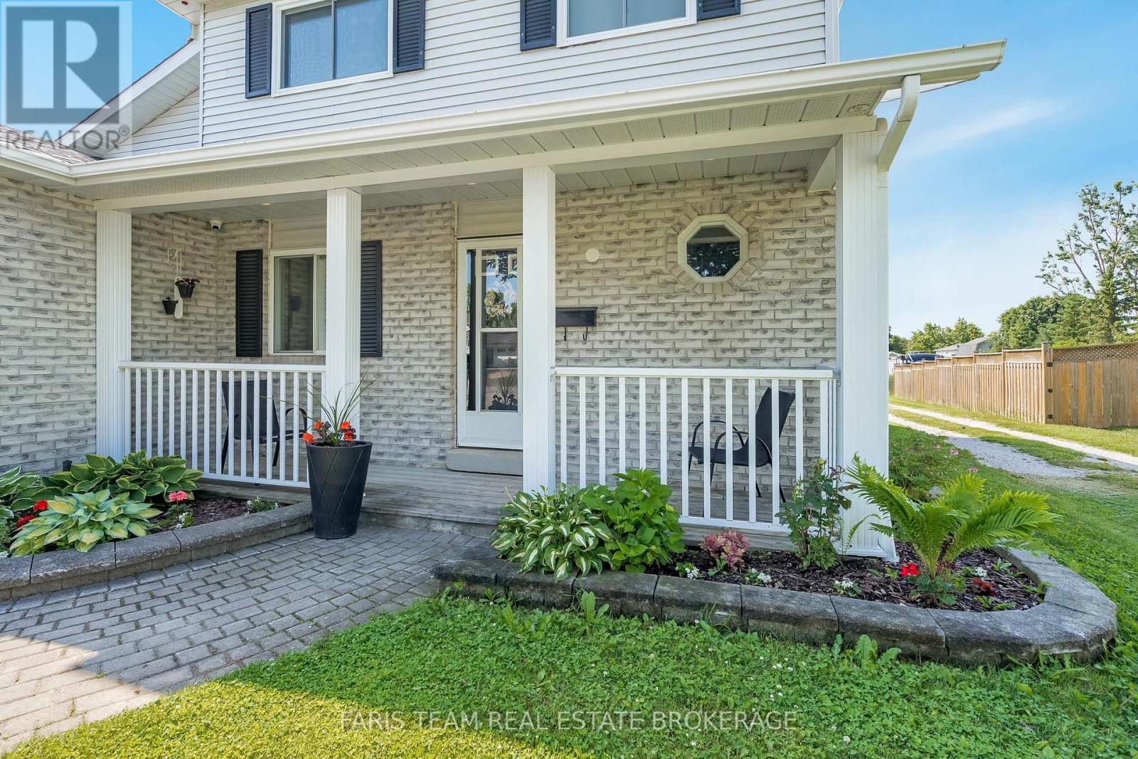 2275 Webb Street, Innisfil, Ontario  L9S 1K6 - Photo 4 - N12398268