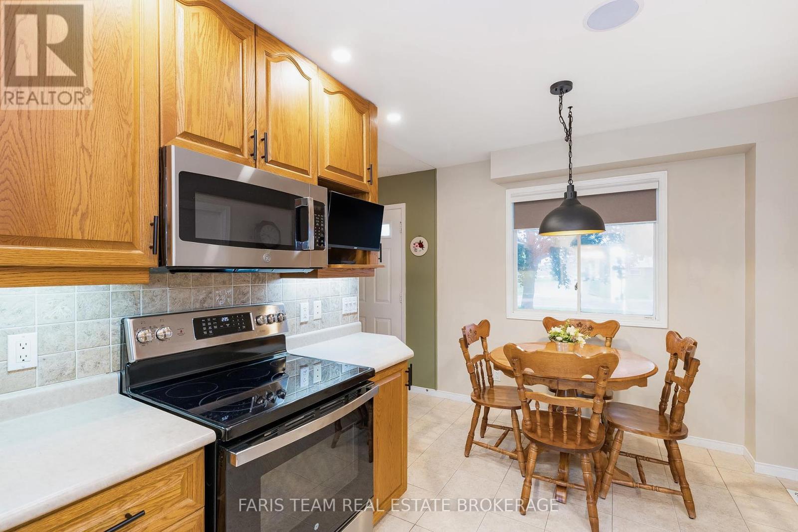 2275 Webb Street, Innisfil, Ontario  L9S 1K6 - Photo 8 - N12398268