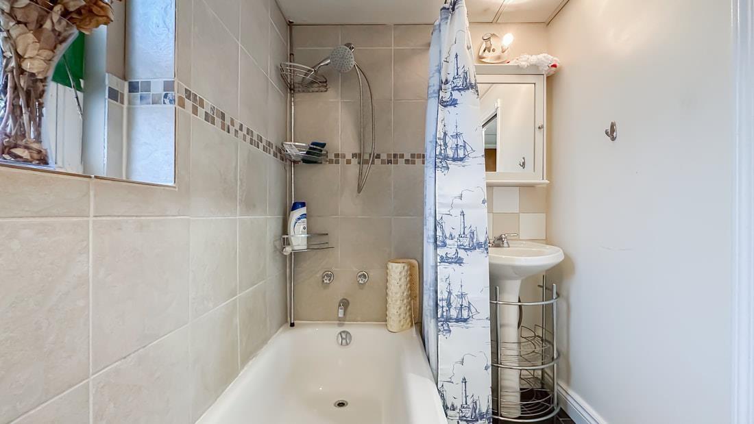 11590 140a Street, Surrey, British Columbia  V3R 3J3 - Photo 25 - R3046898