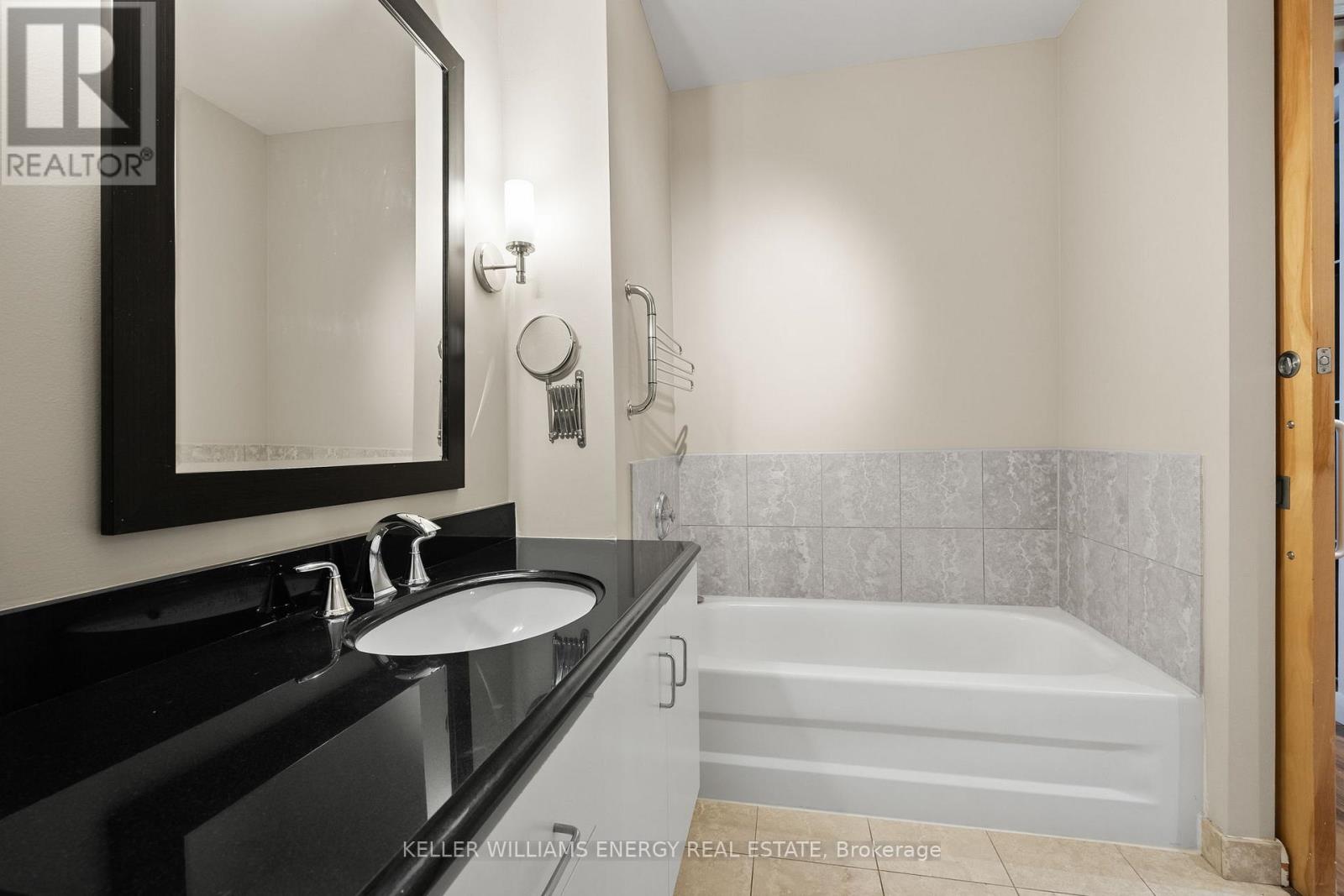 712 - 188 Eglinton Avenue E, Toronto (Mount Pleasant West), Ontario  M4P 2X7 - Photo 16 - C12398393