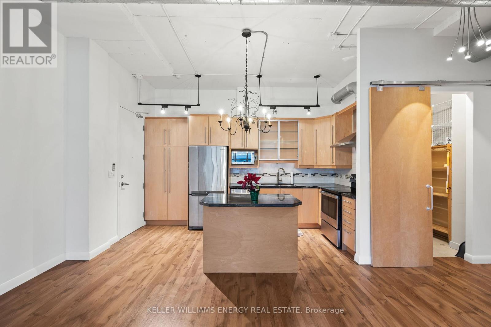 712 - 188 Eglinton Avenue E, Toronto (Mount Pleasant West), Ontario  M4P 2X7 - Photo 5 - C12398393