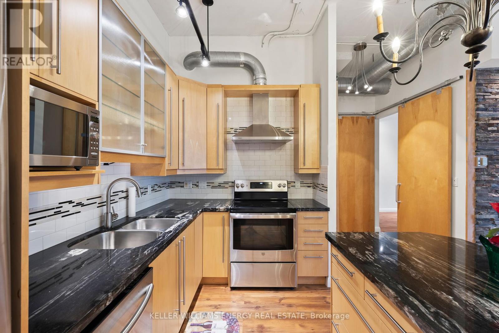 712 - 188 Eglinton Avenue E, Toronto (Mount Pleasant West), Ontario  M4P 2X7 - Photo 7 - C12398393