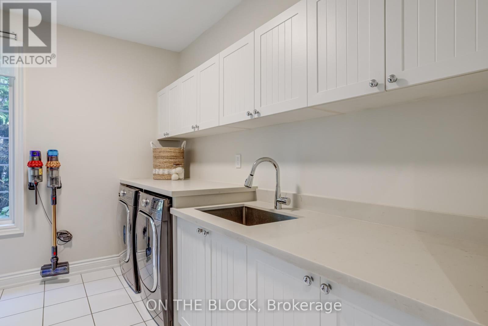 2212 Oneida Court, Mississauga, Ontario  L5C 4G5 - Photo 20 - W12398215