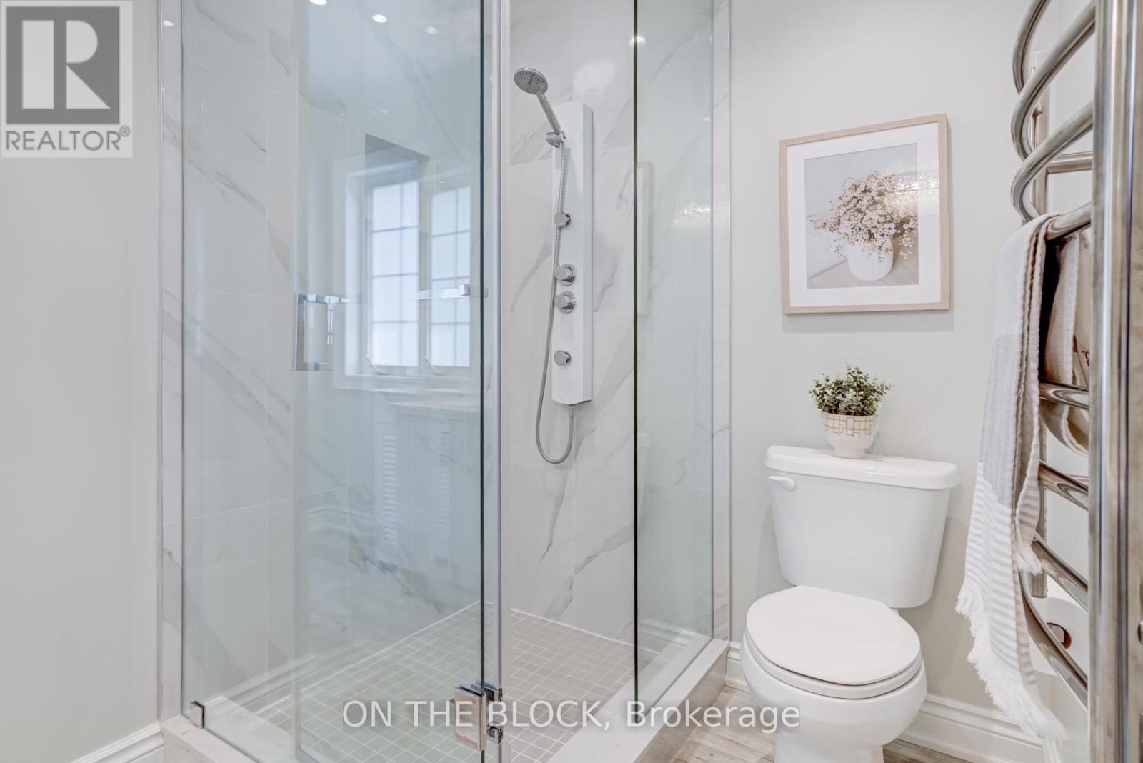 2212 Oneida Court, Mississauga, Ontario  L5C 4G5 - Photo 30 - W12398215
