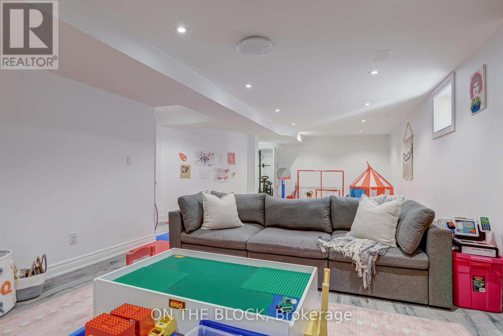 2212 Oneida Court, Mississauga, Ontario  L5C 4G5 - Photo 42 - W12398215