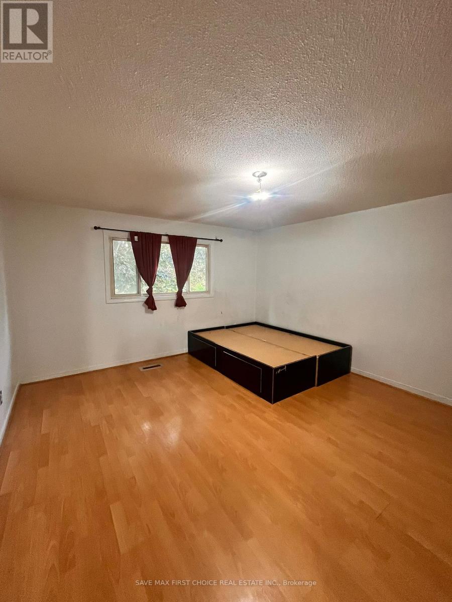 34 Tanager Square, Brampton, Ontario  L6Z 1X2 - Photo 10 - W12398305