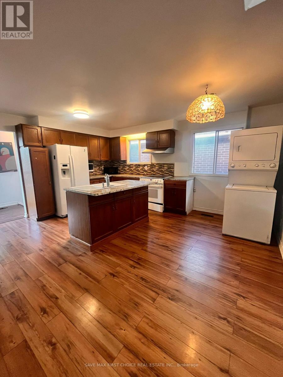 34 Tanager Square, Brampton, Ontario  L6Z 1X2 - Photo 5 - W12398305