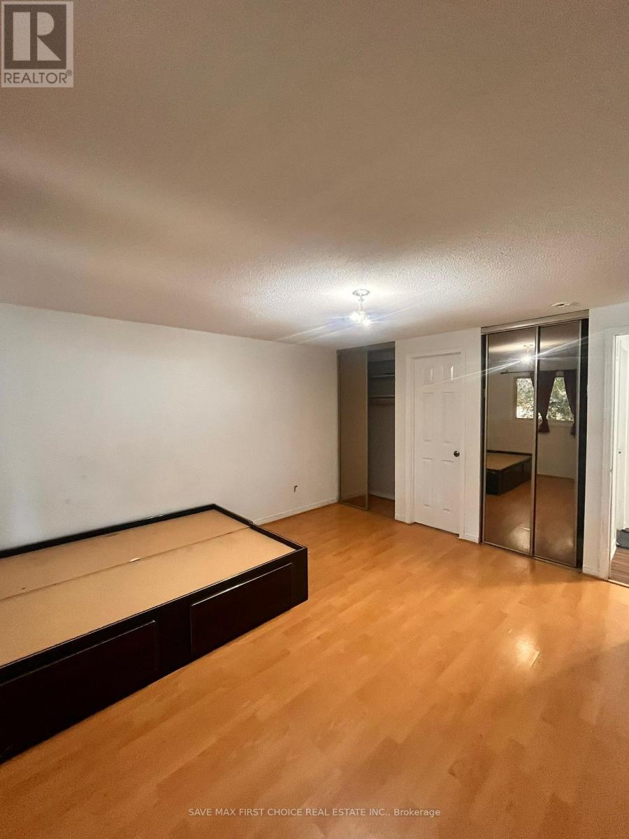 34 Tanager Square, Brampton, Ontario  L6Z 1X2 - Photo 9 - W12398305