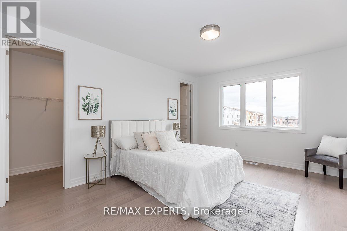 1376 Hydrangea Gardens, Oakville, Ontario  L6H 7X2 - Photo 18 - W12398333