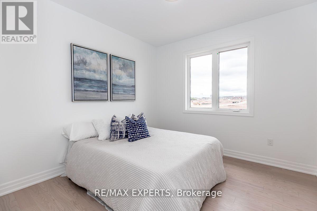 1376 Hydrangea Gardens, Oakville, Ontario  L6H 7X2 - Photo 22 - W12398333