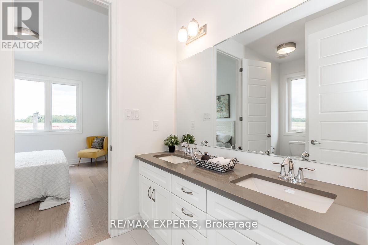1376 Hydrangea Gardens, Oakville, Ontario  L6H 7X2 - Photo 25 - W12398333