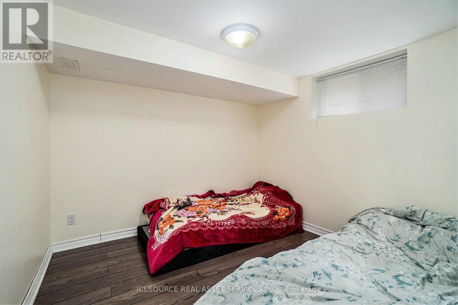 1303 Albany Drive, Ottawa, Ontario  K2C 2L7 - Photo 10 - X12398309