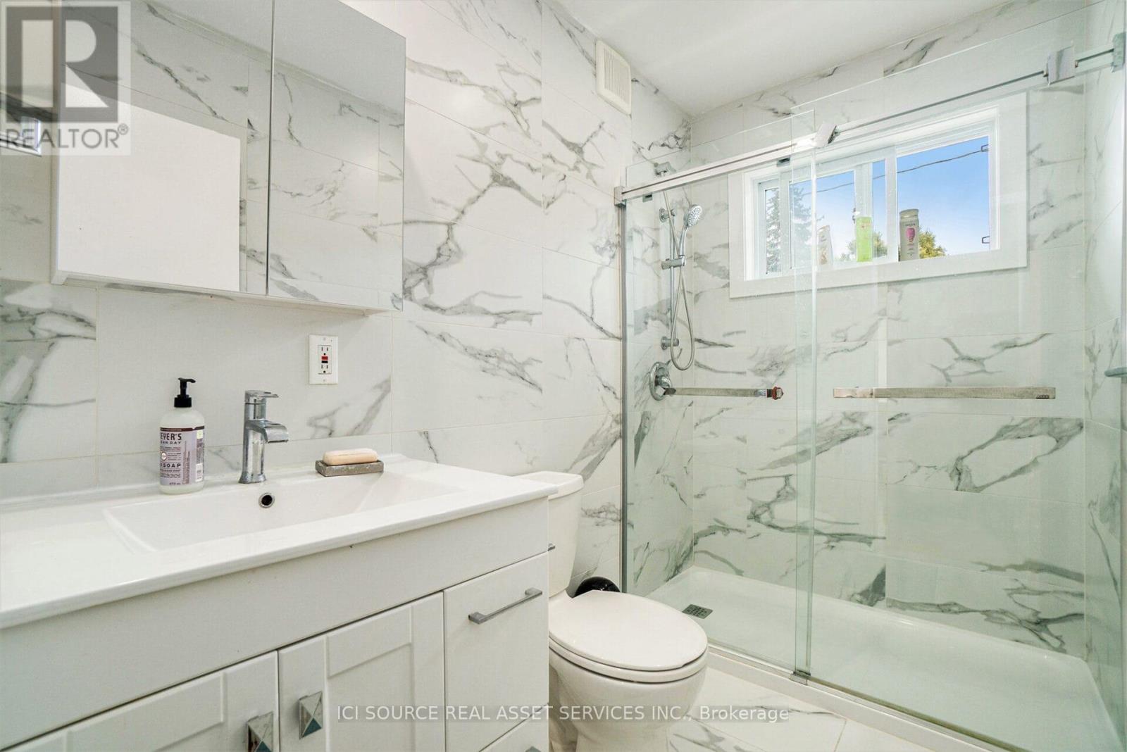 1303 Albany Drive, Ottawa, Ontario  K2C 2L7 - Photo 11 - X12398309