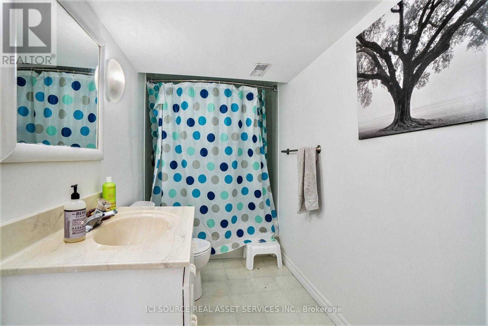 1303 Albany Drive, Ottawa, Ontario  K2C 2L7 - Photo 12 - X12398309