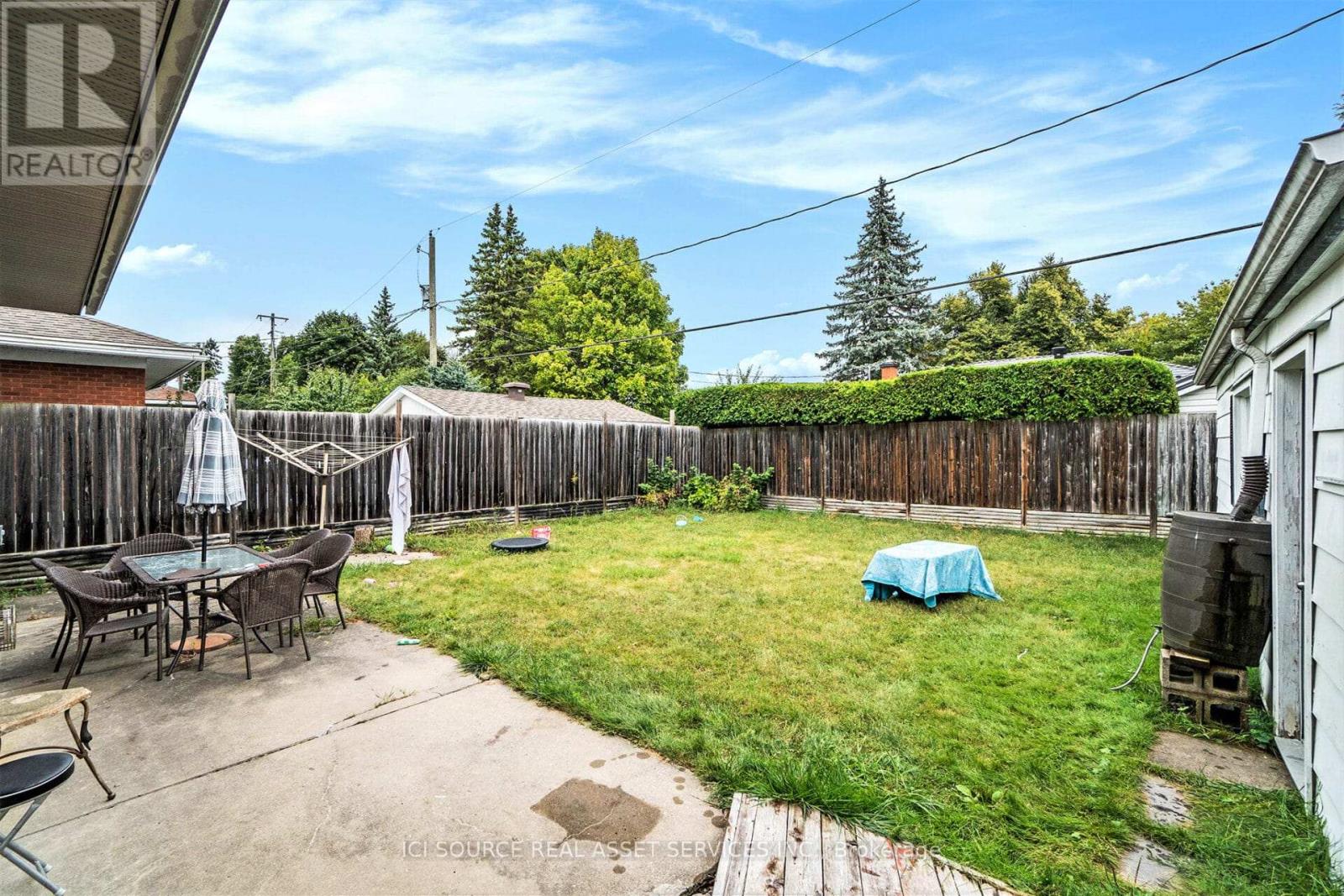 1303 Albany Drive, Ottawa, Ontario  K2C 2L7 - Photo 2 - X12398309