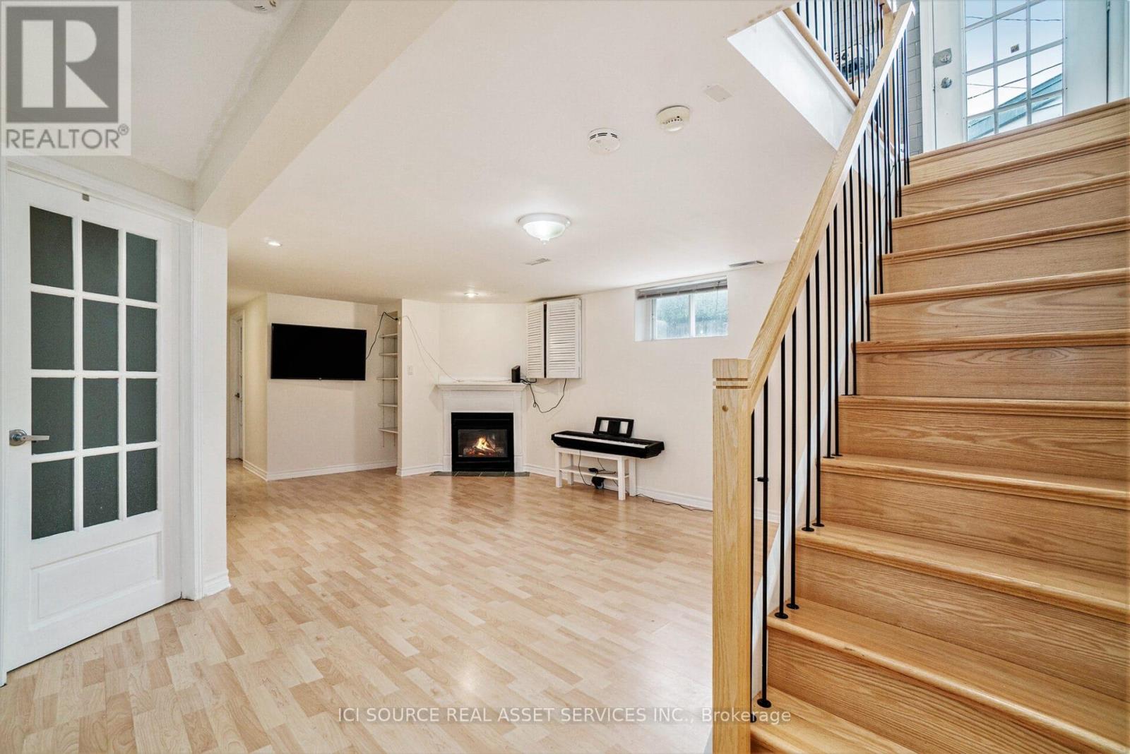 1303 Albany Drive, Ottawa, Ontario  K2C 2L7 - Photo 3 - X12398309