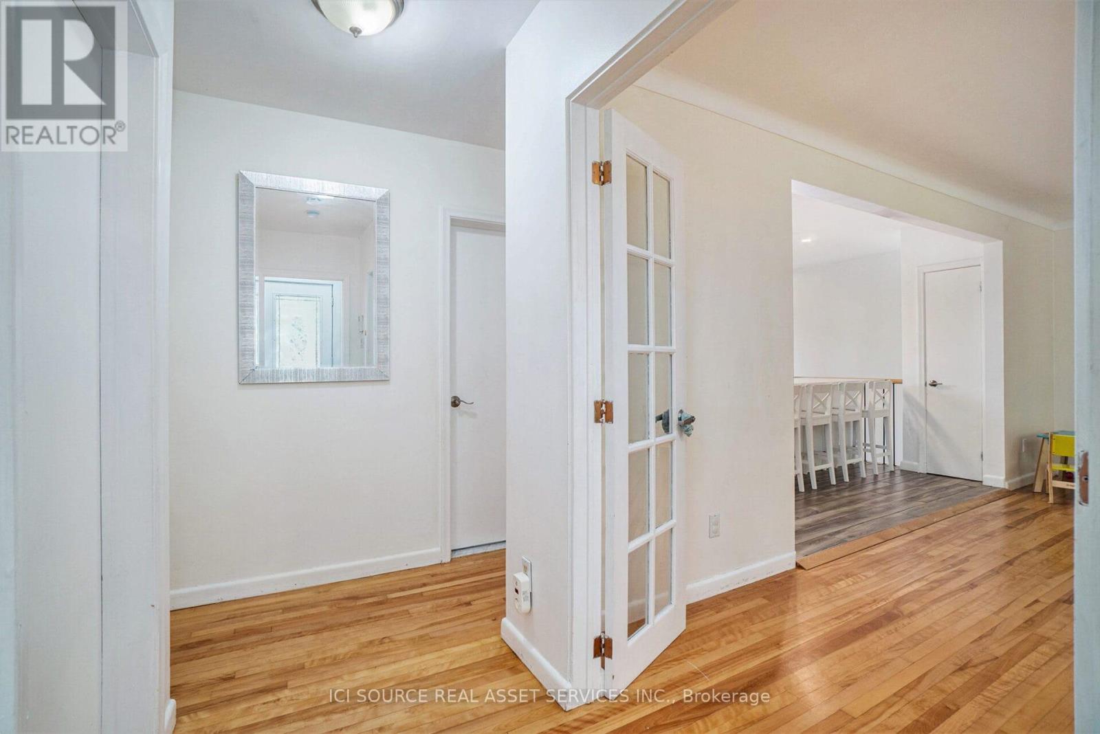 1303 Albany Drive, Ottawa, Ontario  K2C 2L7 - Photo 4 - X12398309