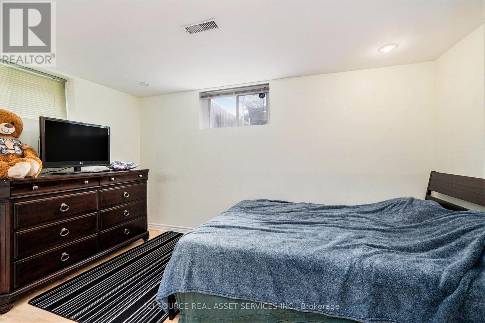 1303 Albany Drive, Ottawa, Ontario  K2C 2L7 - Photo 9 - X12398309