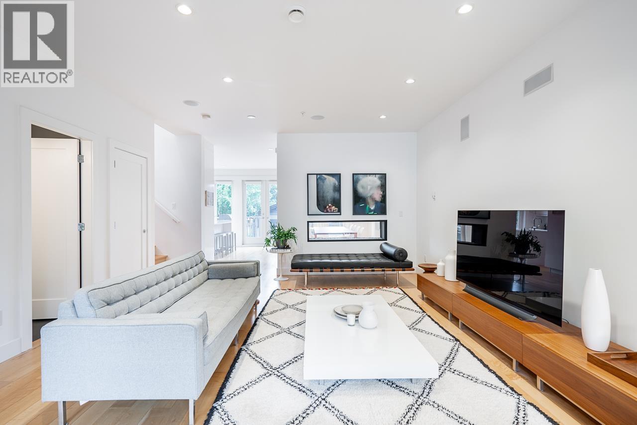 33 E 22nd Avenue, Vancouver, British Columbia  V5V 1T3 - Photo 2 - R3046849