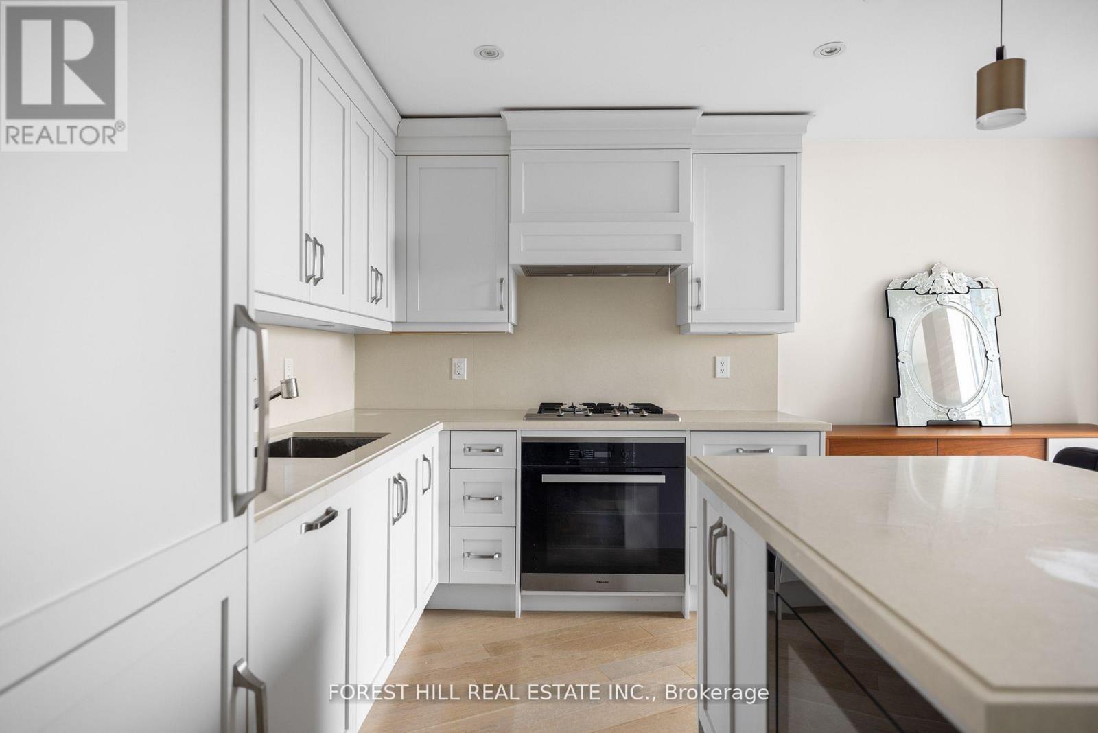 806 - 181 Davenport Road, Toronto, Ontario  M5R 1J1 - Photo 8 - C12397594