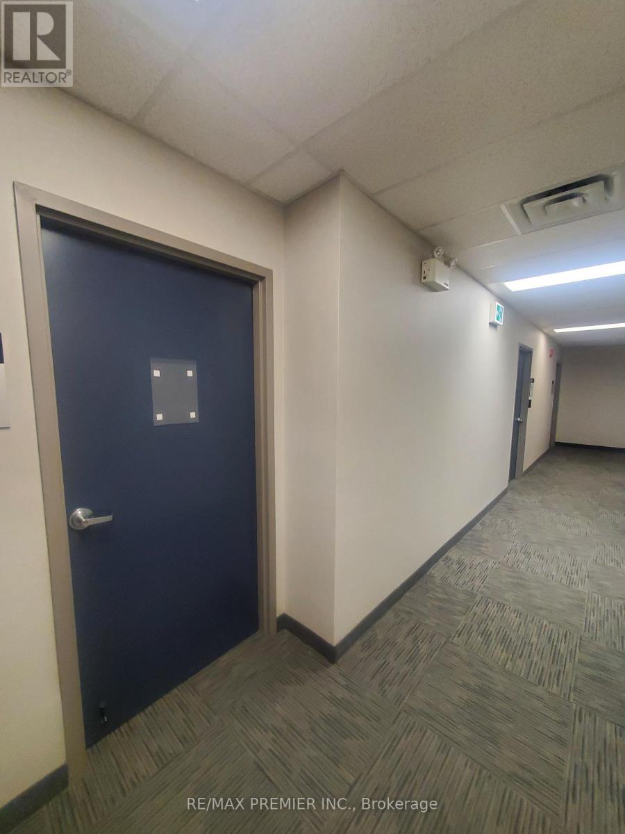 212 - 10909 Yonge Street, Richmond Hill, Ontario  L4C 3E3 - Photo 2 - N12319805
