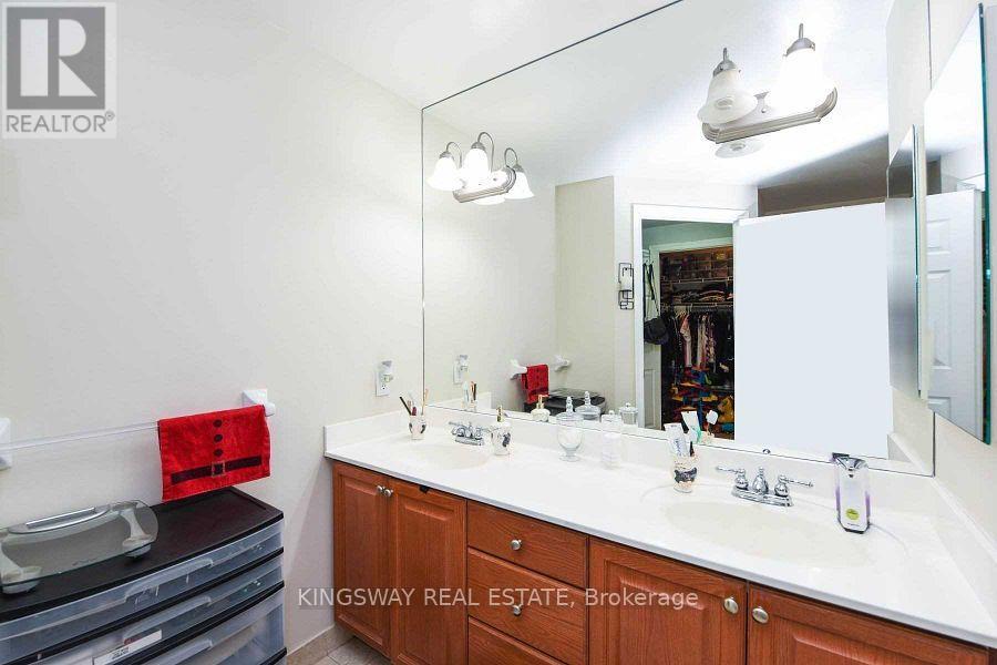2924 - 3888 Duke Of York Boulevard, Mississauga, Ontario  L5B 4P5 - Photo 31 - W12360369