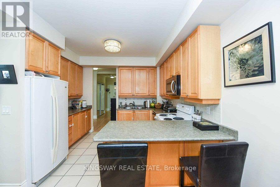 2924 - 3888 Duke Of York Boulevard, Mississauga, Ontario  L5B 4P5 - Photo 23 - W12360369
