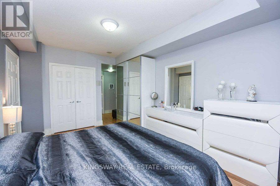 2924 - 3888 Duke Of York Boulevard, Mississauga, Ontario  L5B 4P5 - Photo 35 - W12360369