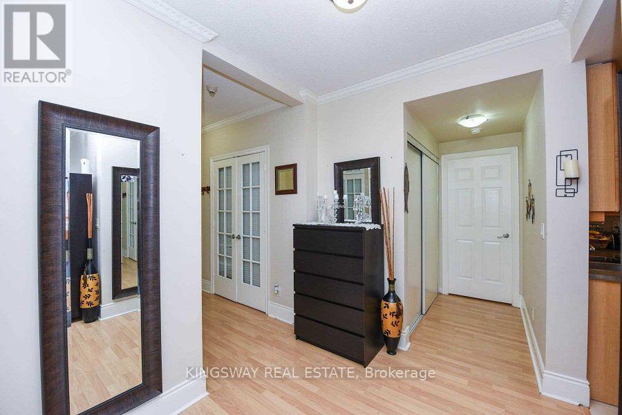 2924 - 3888 Duke Of York Boulevard, Mississauga, Ontario  L5B 4P5 - Photo 7 - W12360369