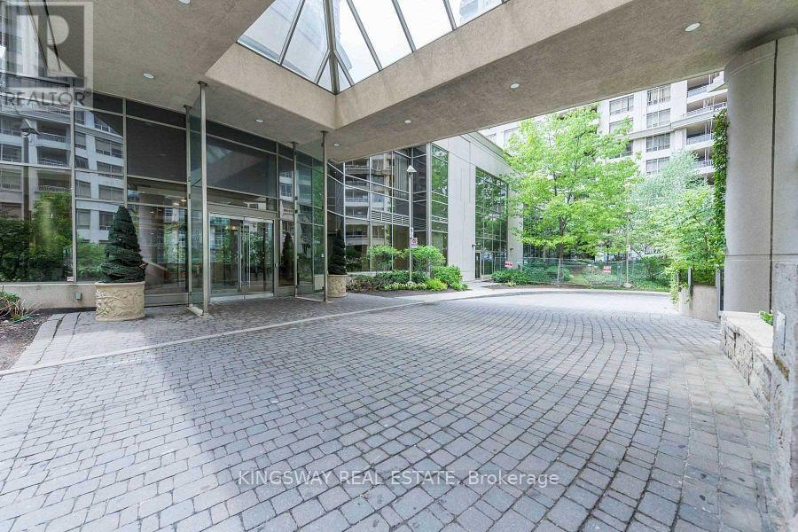 2924 - 3888 Duke Of York Boulevard, Mississauga, Ontario  L5B 4P5 - Photo 3 - W12360369