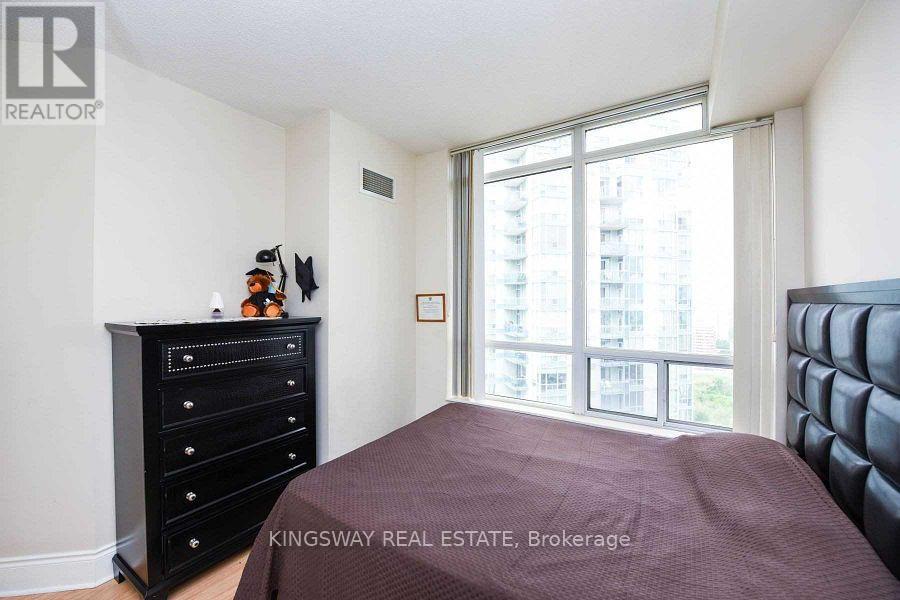 2924 - 3888 Duke Of York Boulevard, Mississauga, Ontario  L5B 4P5 - Photo 9 - W12360369