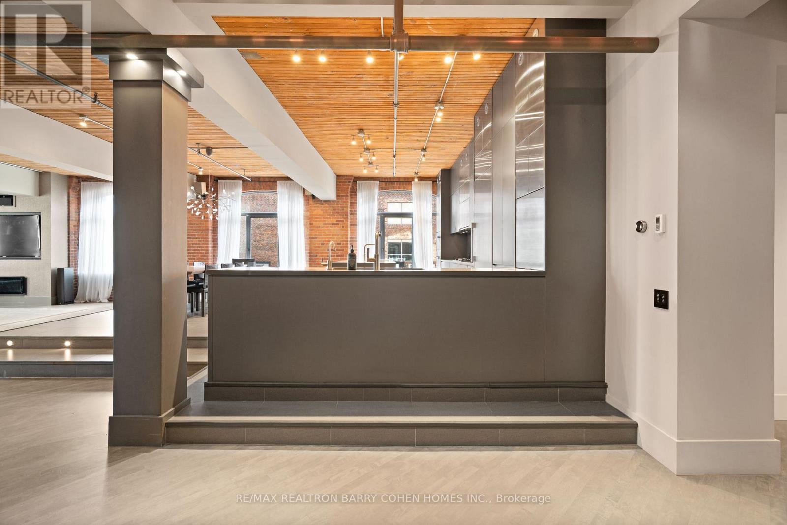 300 - 468 Wellington Street W, Toronto, Ontario  M5V 1E3 - Photo 8 - C12398361