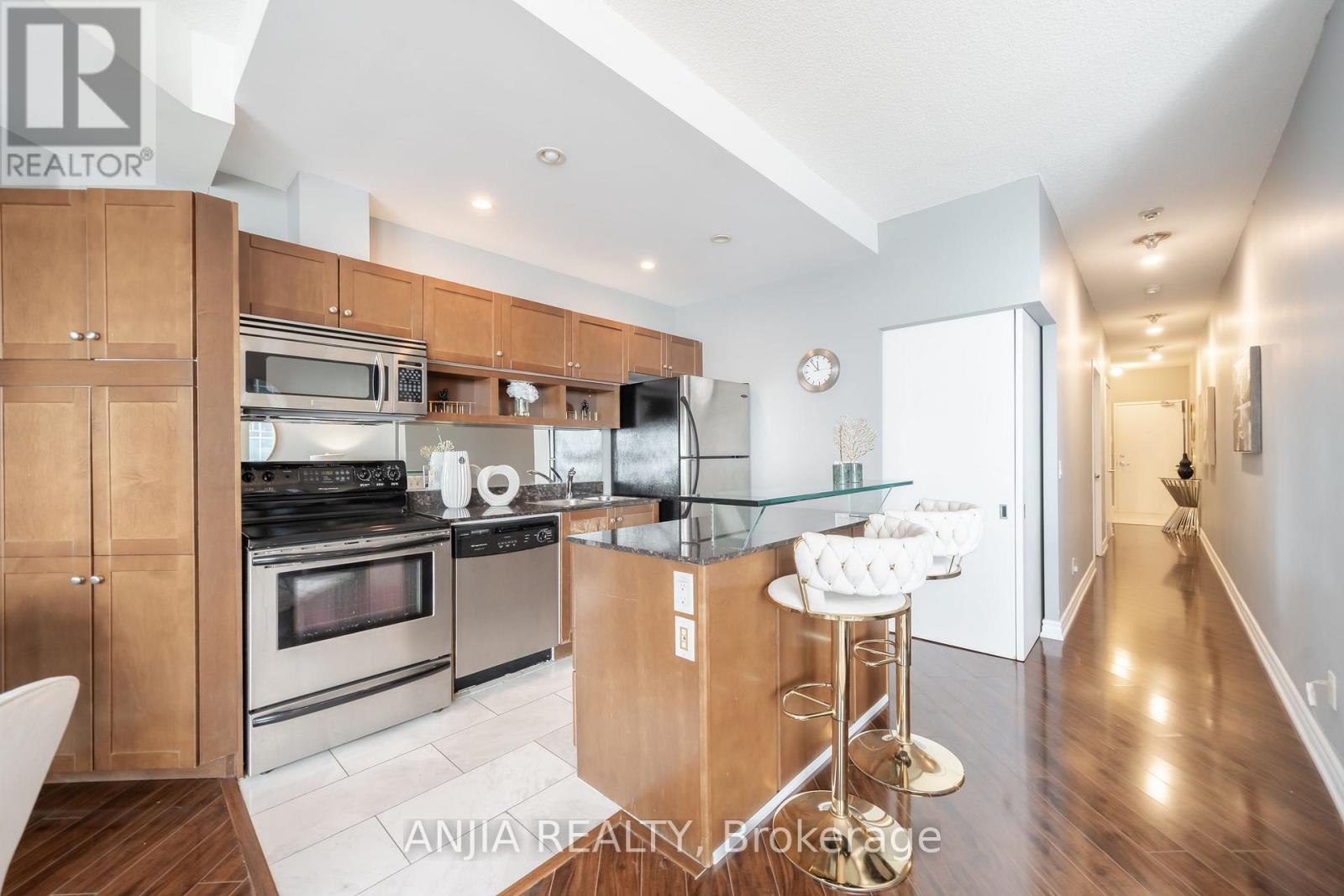3411 - 8 York Street, Toronto (Waterfront Communities), Ontario  M5J 2Y2 - Photo 10 - C12398376