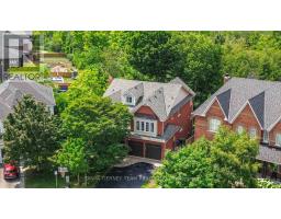 6 BRADDOCK COURT, Whitby, Ontario