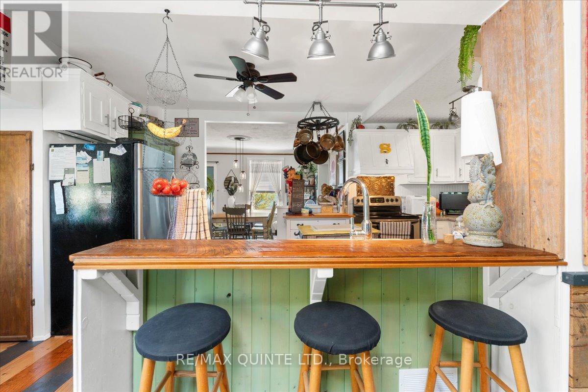 7763 Loyalist Parkway, Greater Napanee, Ontario  K0H 1G0 - Photo 17 - X12398401